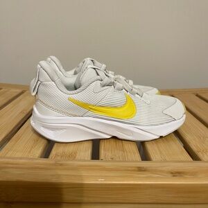 Nike Kid's Sneaker, Summit White Yellow Vivid